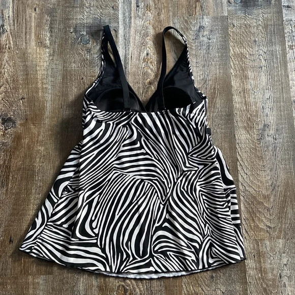 Silhouette Solution | Tankini Top - Picture 3 of 10